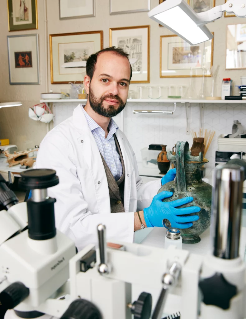 Jérôme Bresson dans son atelier à Versailles